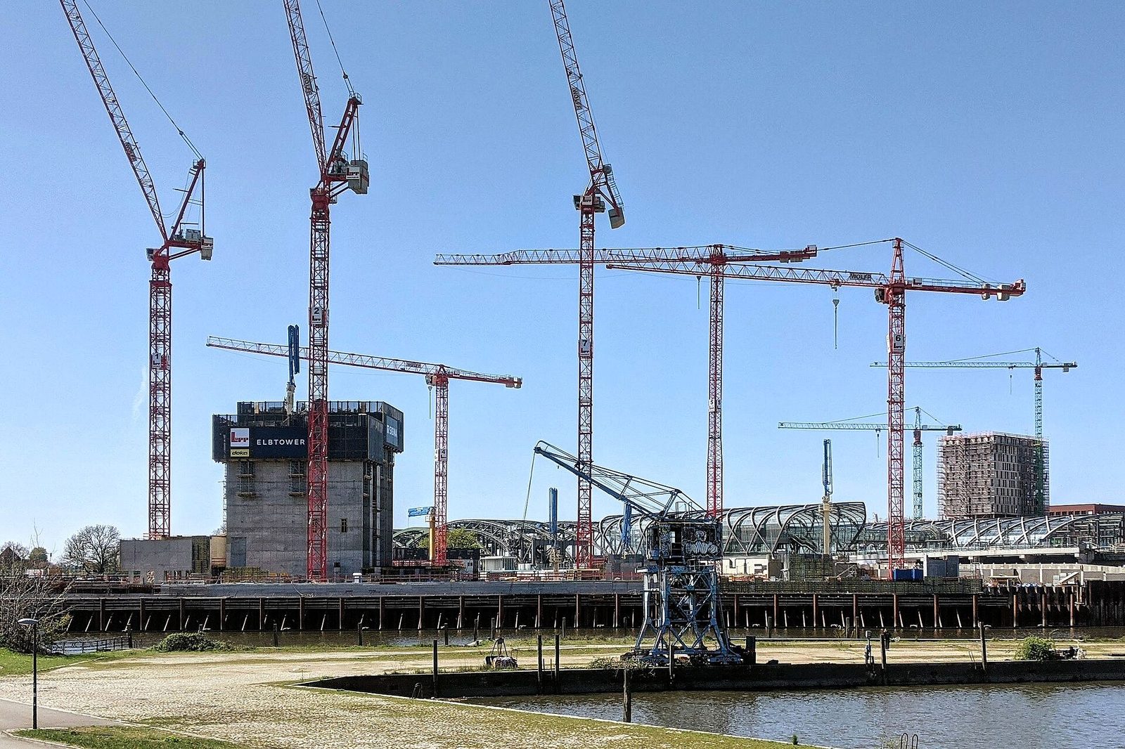 Tschentscher zweifelt am Fertigbau des Elbtower